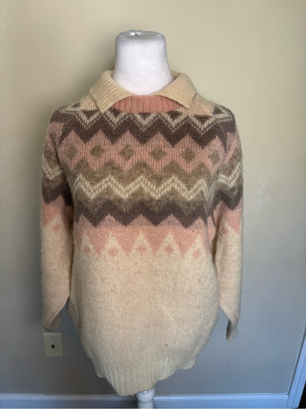 Hilda Ltd. Vintage Icelandic 100% pure virgin wool Fair Isle Pattern Sweater S